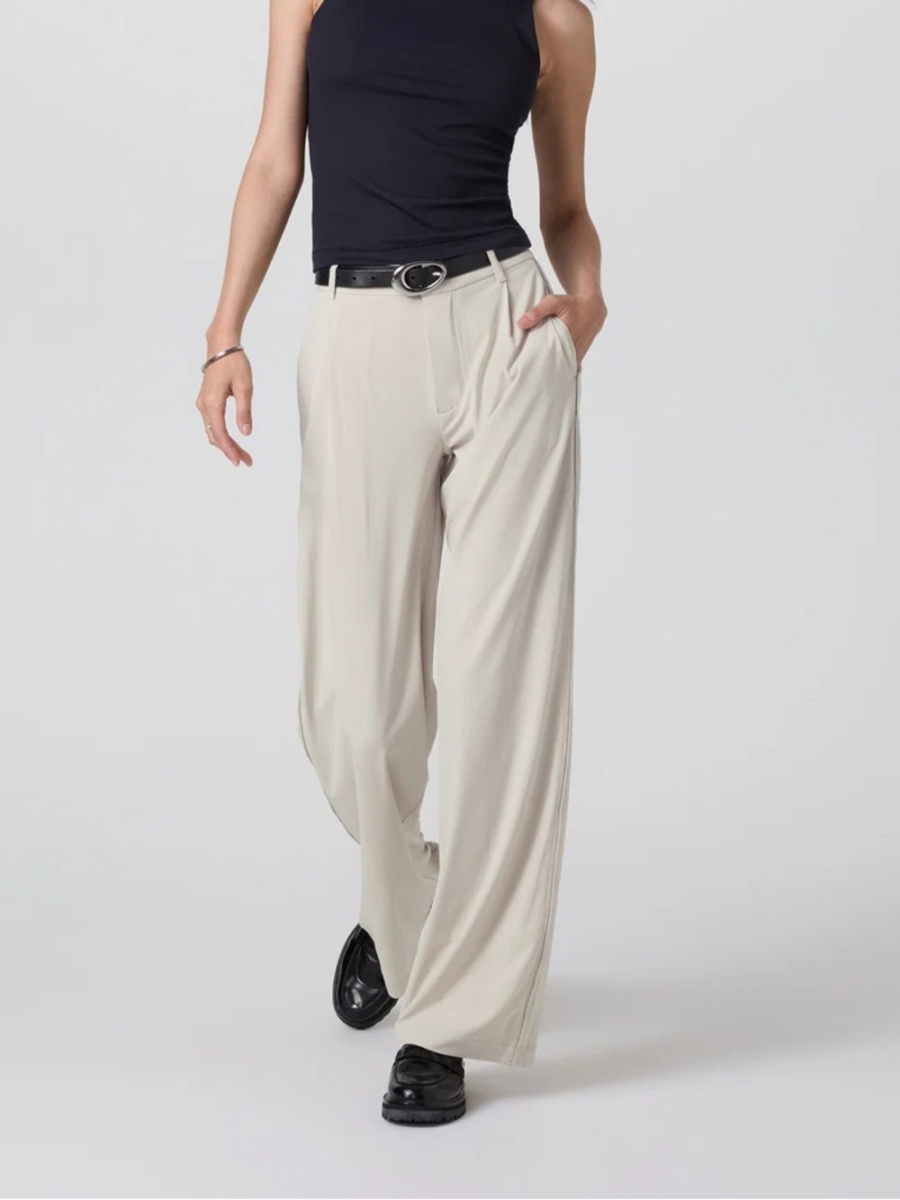 NWT Vuori Villa Trouser-Short Mushroom Size Large